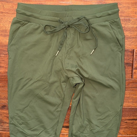 BuffBunny Jasmine Jogger Legging in Olive Green, Size S - Picture 3 of 7